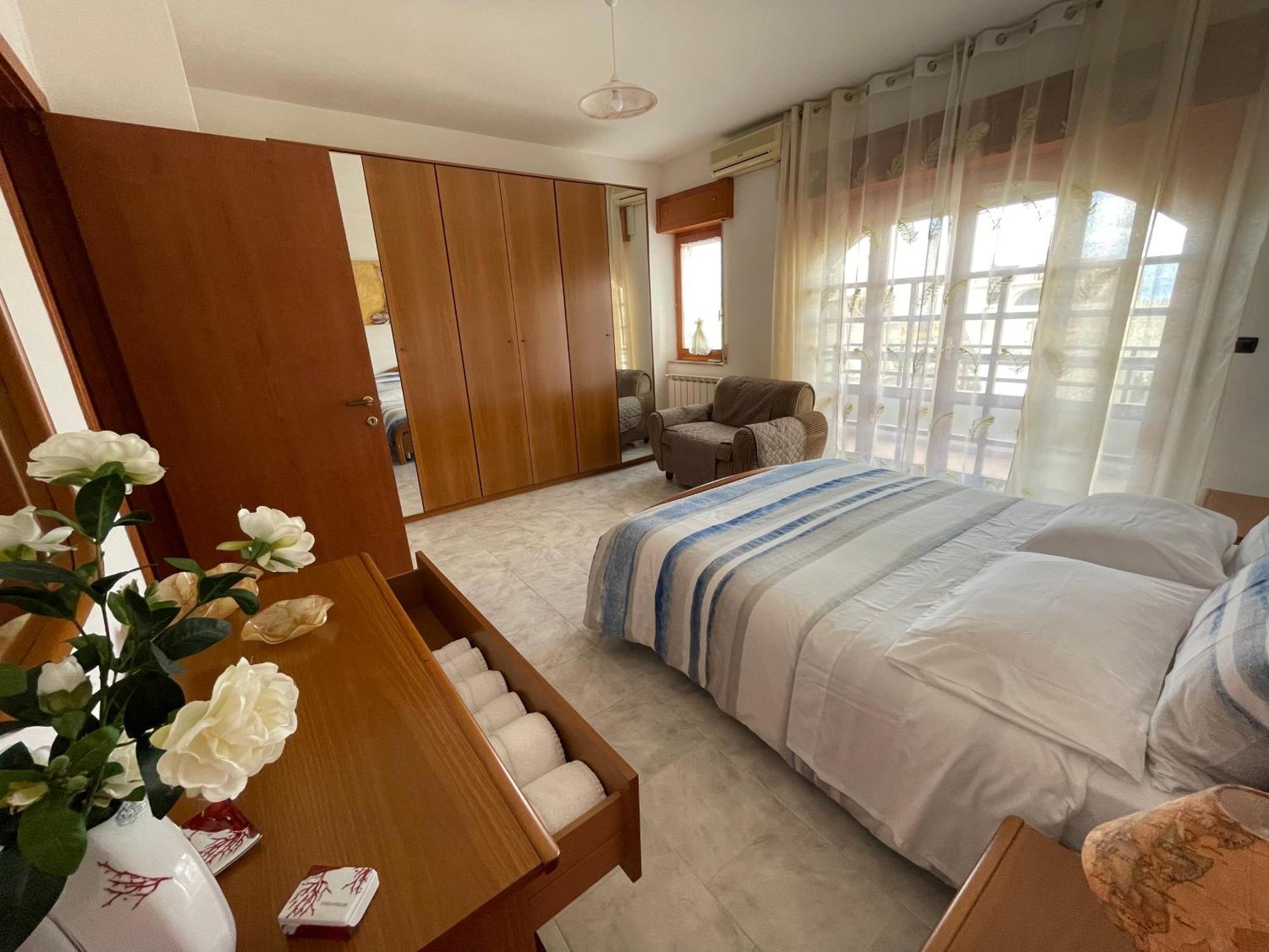 Vistamare Apartments Реджо-ди-Калабрия Экстерьер фото